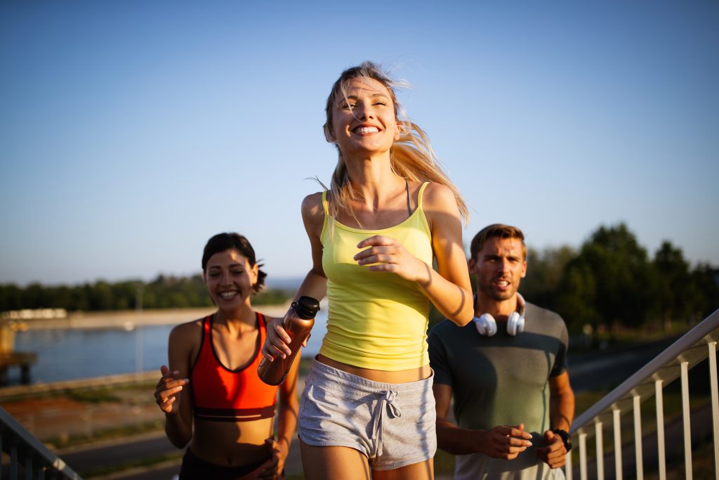 Saúde bucal do corredor, como géis, isotônicos e alimentação da corrida impactam dentes e performance