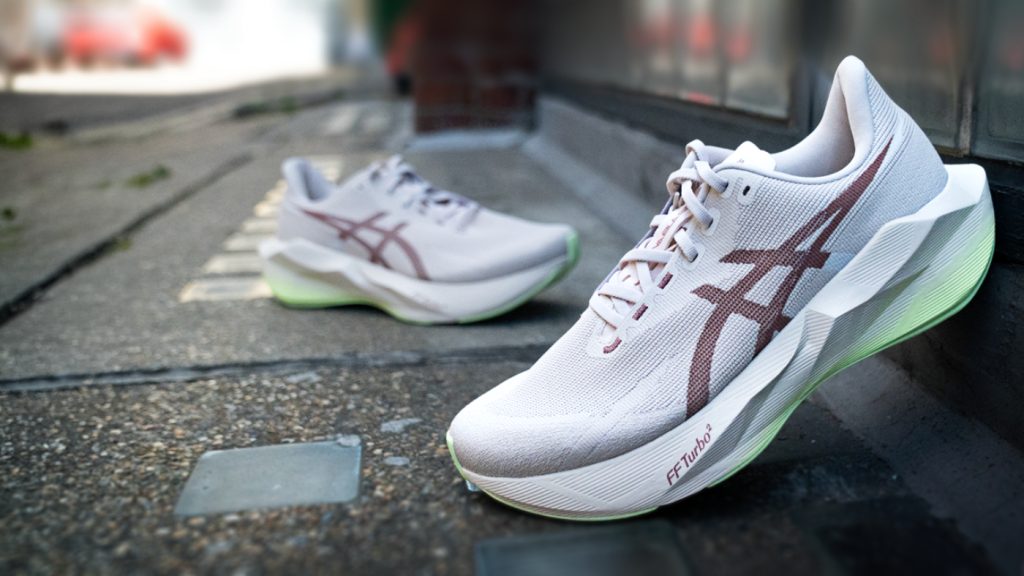 Review ASICS Novablast 6: o coringa ganhou espuma de supertênis e ficou ainda mais divertido